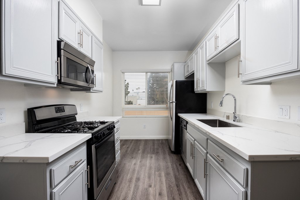 Vinton Court H63 Apartments, 3676 Vinton Avenue, Los Angeles, CA